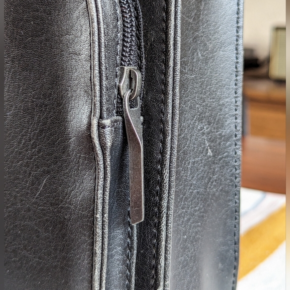 Matt & Nat Unisex Briefcase - Black with purple lining. - Picture 6 of 7